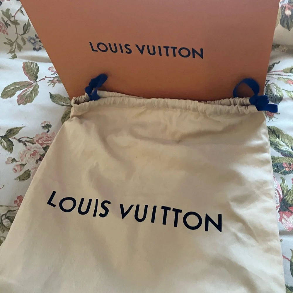 Louis Vuitton Neo Noe Empreinte HandBag - Picture 13 of 16